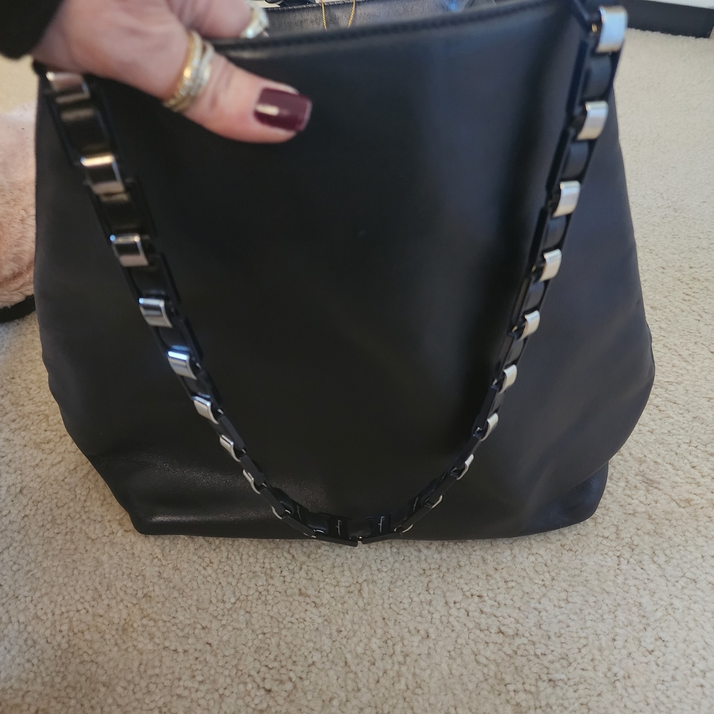 Salvatore Ferragamo Black Leather Shoulder Bag - Picture 9 of 16